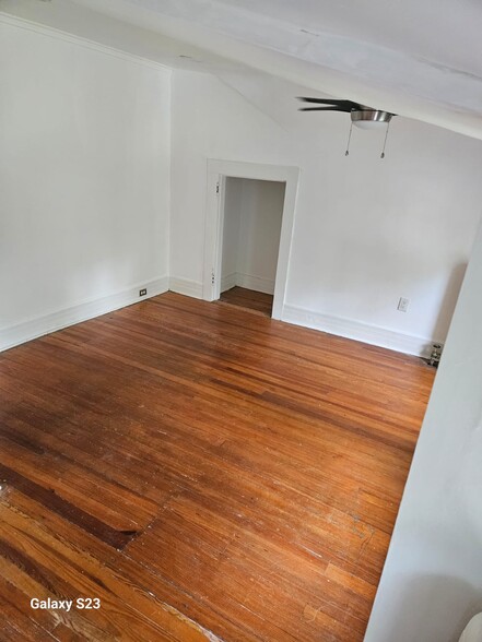 Building Photo - 114 Elm St
