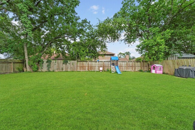 Building Photo - 16906 Rolling Acres Dr
