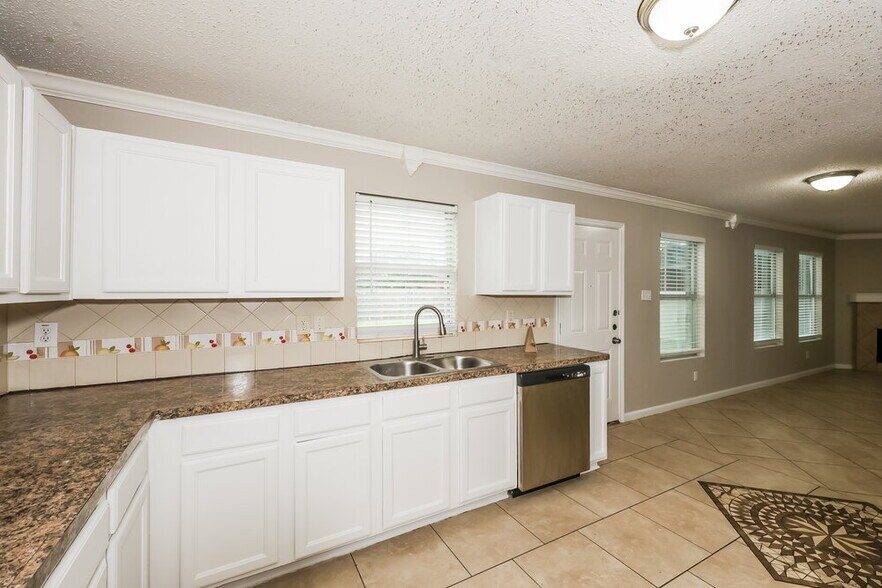 Building Photo - 3115 Teodoro Dr