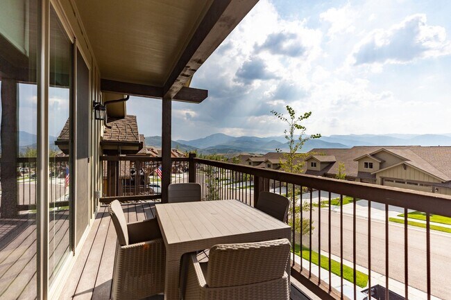 Building Photo - Fully Furnished Luxury Home in Black Rock ...