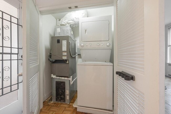 Building Photo - 212 E Clay St