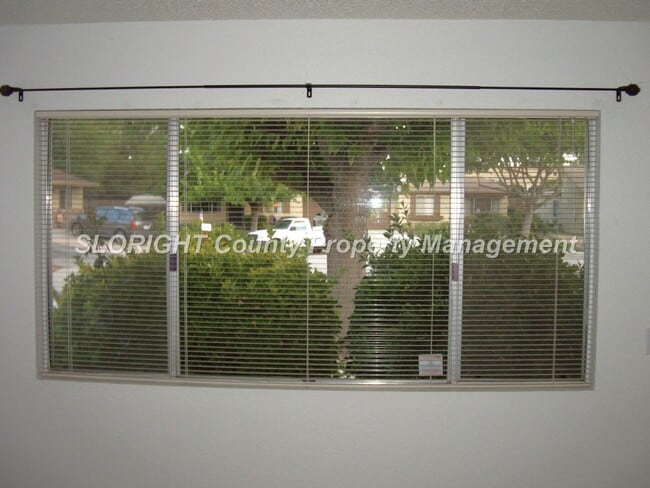 Building Photo - AVAILABLE JULY- Charming Paso Home 55+ and Older Community