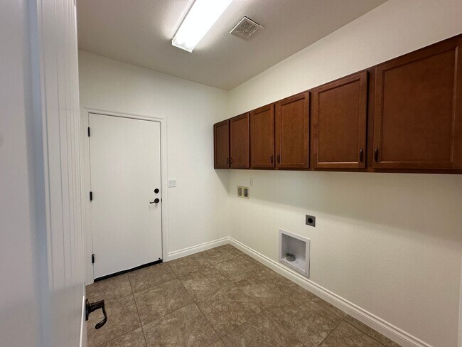 Building Photo - Beautiful Cold Springs Home