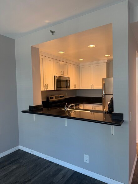 Building Photo - 525 E Seaside Way
