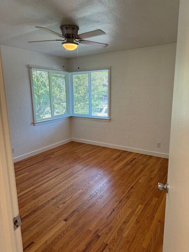 Building Photo - 326 Stewart St