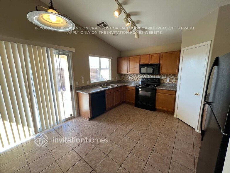 Building Photo - 12110 N 130th Dr