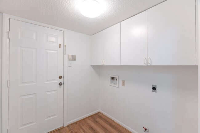 Building Photo - 34 E Trillium Cir