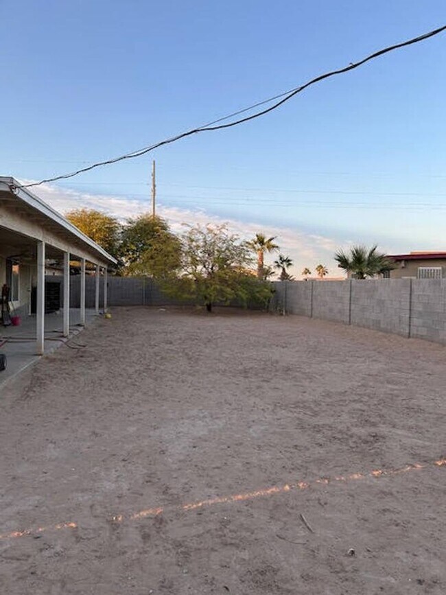 Building Photo - CASTLE VIEW