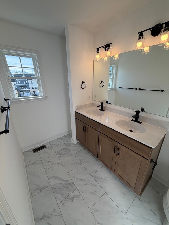 Building Photo - 1420 Derby Dr