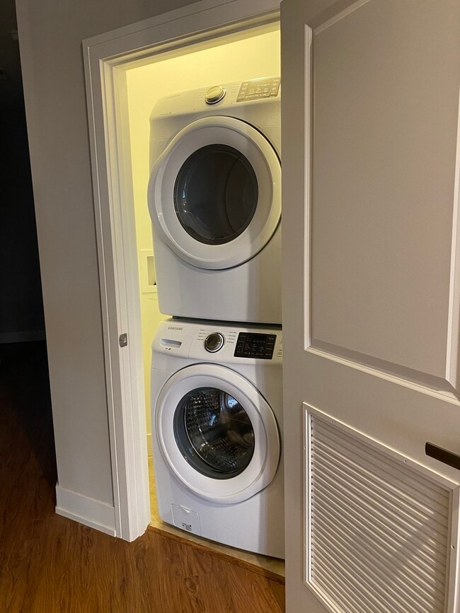 Building Photo - 215 S Hamilton Ave