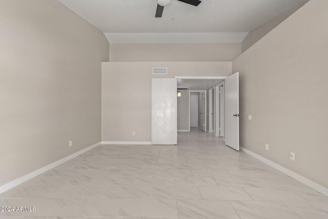 Building Photo - 9138 E Davenport Dr