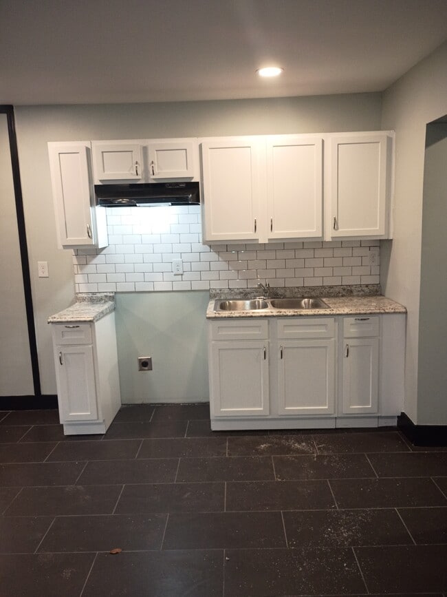 Building Photo - 1796 Wildrose St