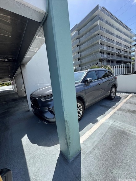 Building Photo - 710 Lunalilo St