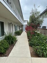 Building Photo - 1328 Barry Ave