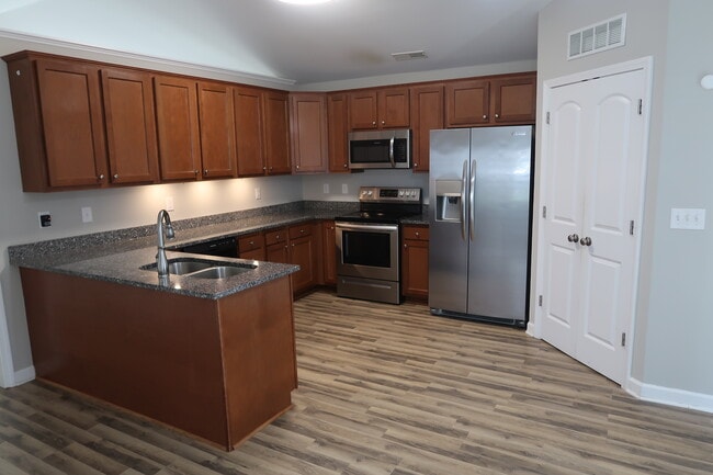 Building Photo - 210 Orch Pk Ln