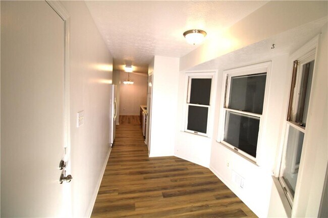 Building Photo - 1485 Scenic Hwy N