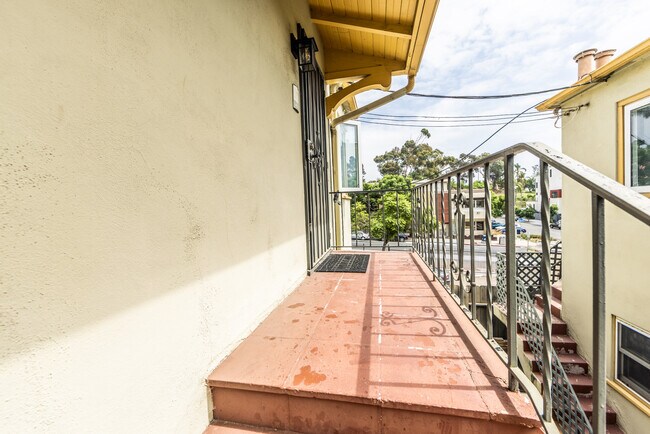 Building Photo - 438 Fir St