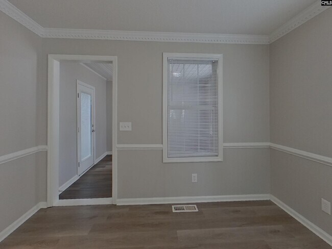 Building Photo - 337 Montclaire Ln