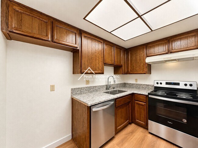 Building Photo - 8768 Mellowdawn Way