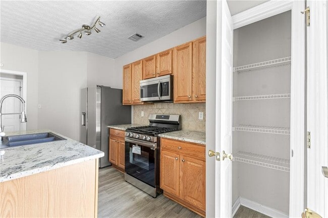 Building Photo - 6604 Splashwater Dr