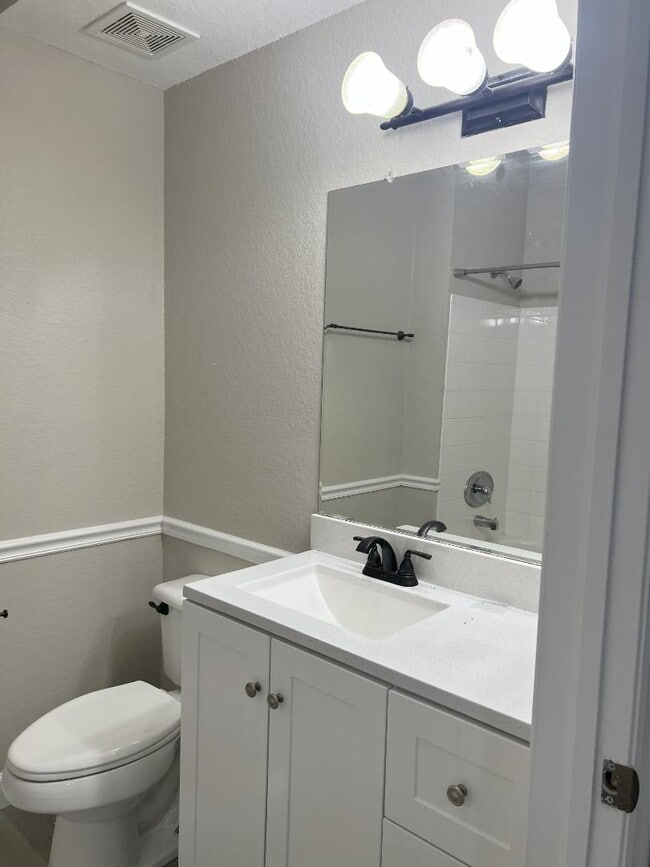 Building Photo - 4156 Central Sarasota Pkwy