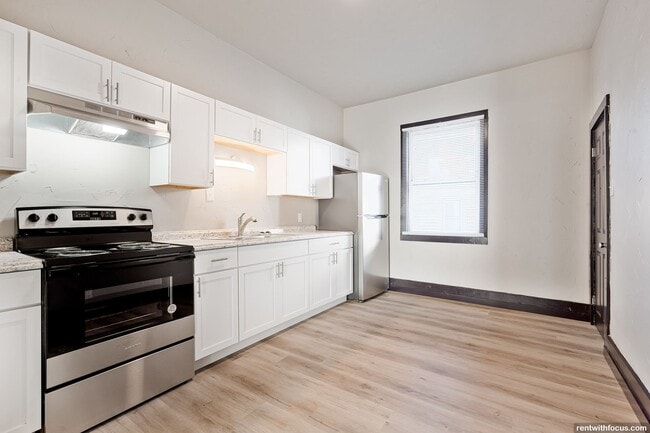 Primary Photo - 803 N Broadway