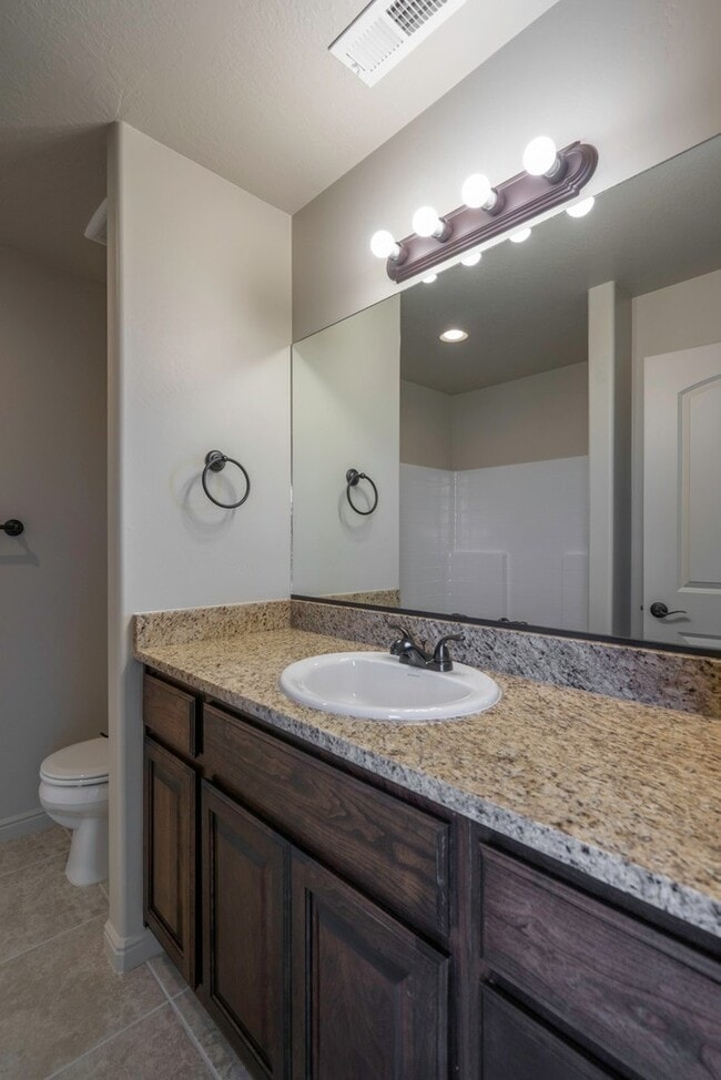 Building Photo - Townhome available in Millcreek Springs with a community pool!