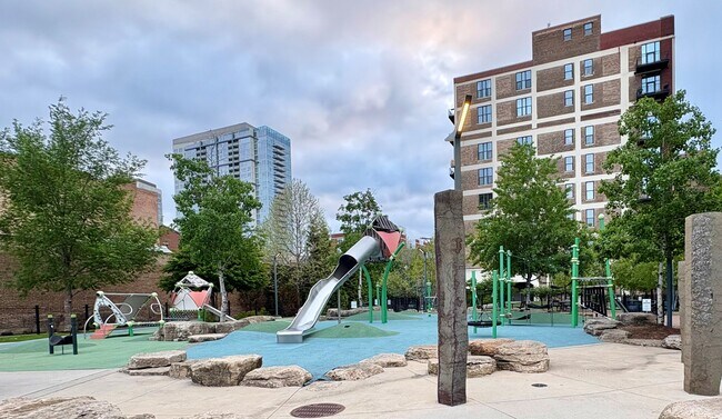 Building Photo - 320 E 21st St