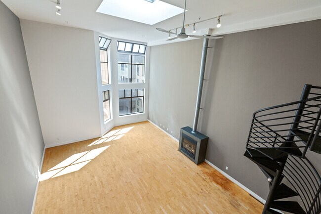 Building Photo - 125 Gilbert St