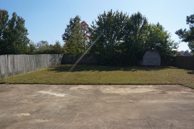 Building Photo - 4 Bedroom Home Within Minutes from NEA Hospital
