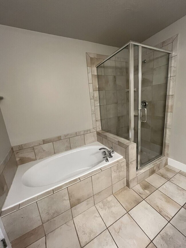 Building Photo - 1 MONTH FREE- 3 Bed, 2.5 Bath Townhome in Pleasant Grove