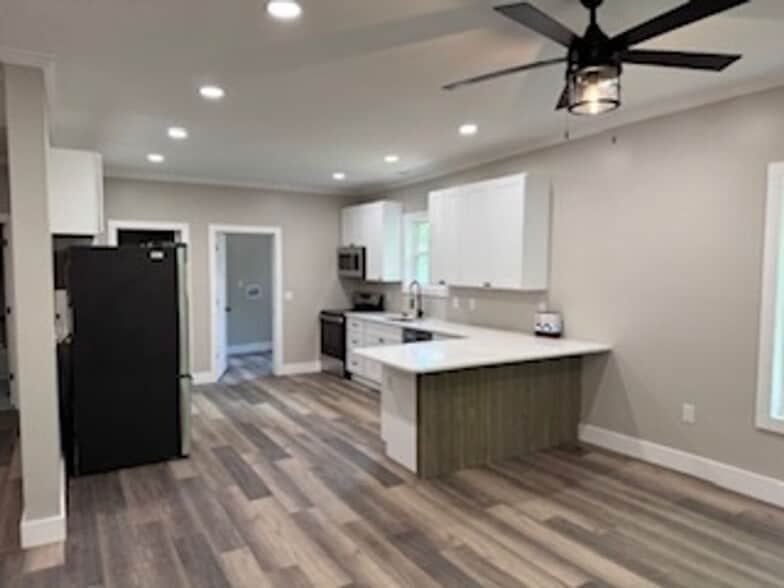 Building Photo - 123 Edwards Ave