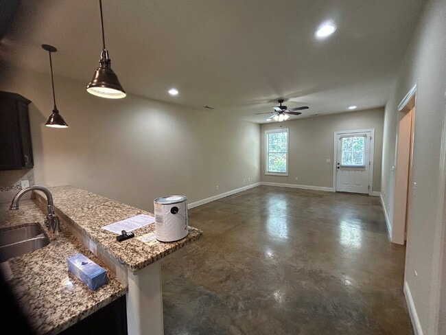Building Photo - 2BD 2BA GROUND LEVEL DUPLEX WITH GARAGE FO...
