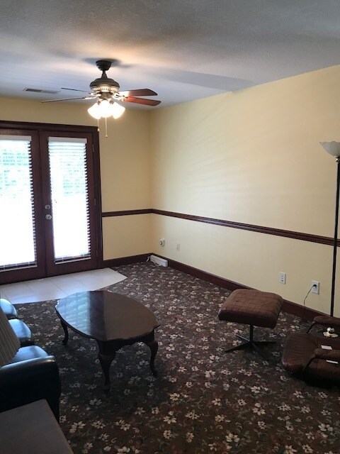 Building Photo - 1 Bedroom/ 1 Bathroom Furnished Garage apartment off Hwy. 441! Available early June!