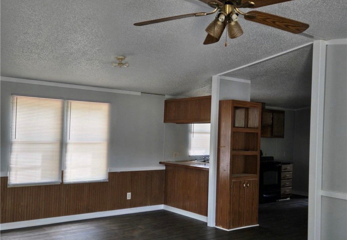 Building Photo - 2611 Warhorse St