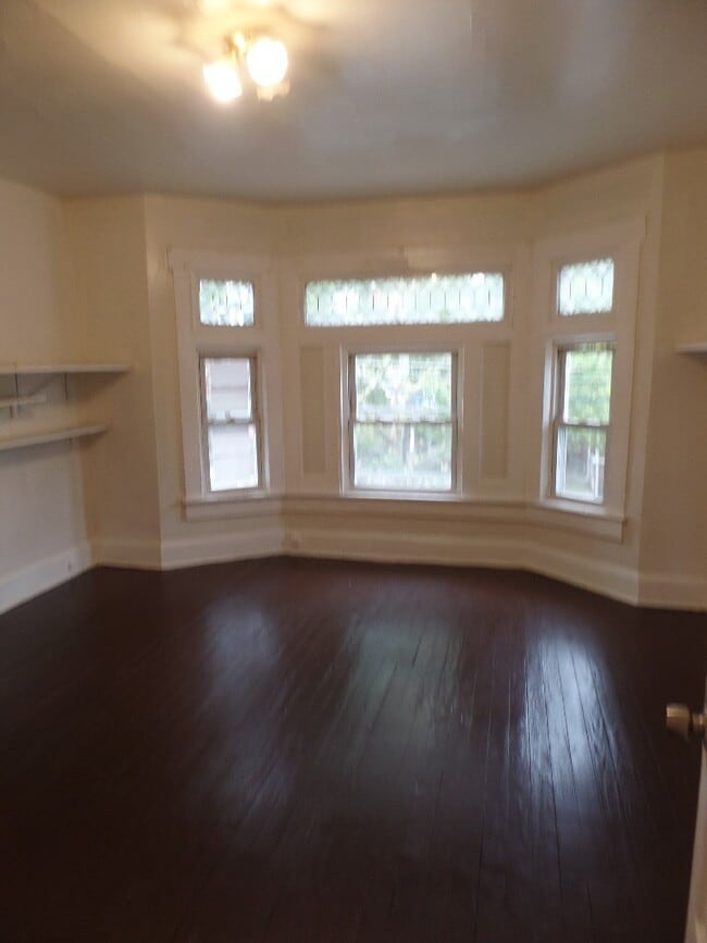 Building Photo - 846 Stuyvesant Ave