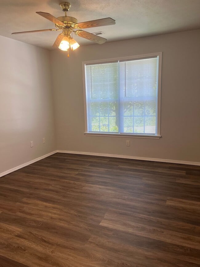 Building Photo - 1207 Westwood Dr