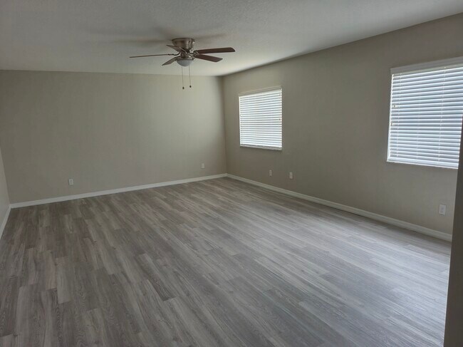 Building Photo - 2033 Providence Pl