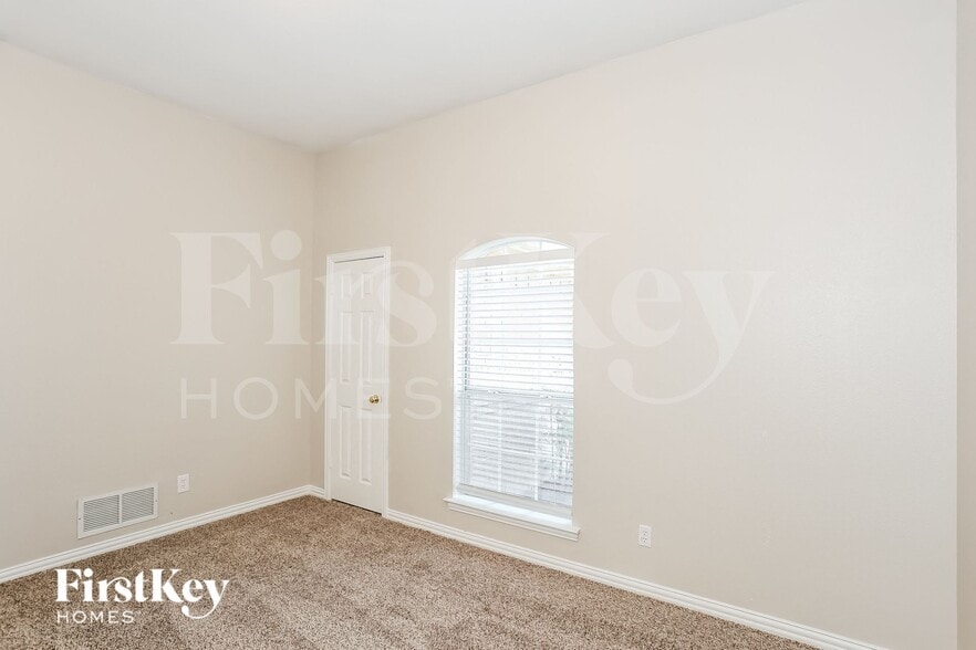 Building Photo - 2513 Elliott Ave