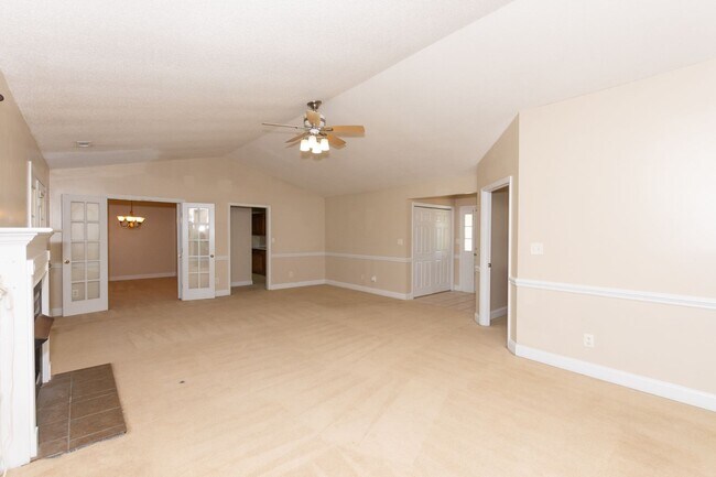 Building Photo - Great home in Hubert