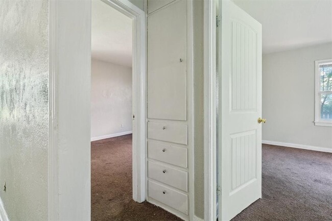 Building Photo - 306 W Mimosa Dr