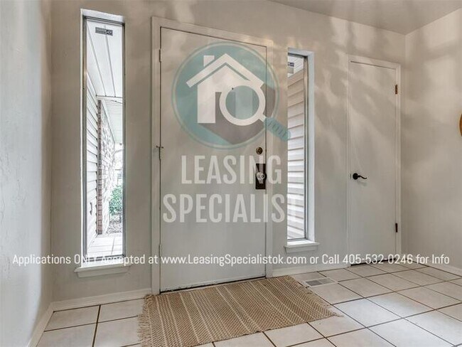 Building Photo - Stunning Yukon 3 Bed 2 Bath Home Available...