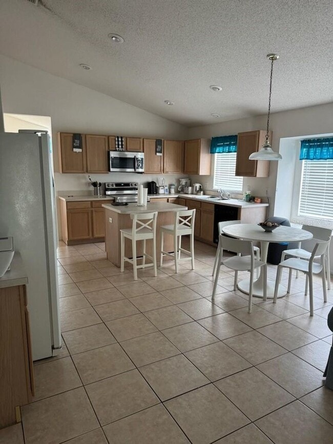 Building Photo - Davenport Home