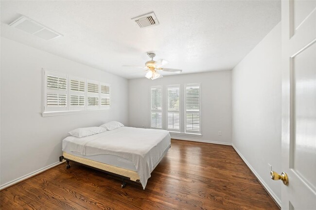 Building Photo - 6923 Mossridge Dr