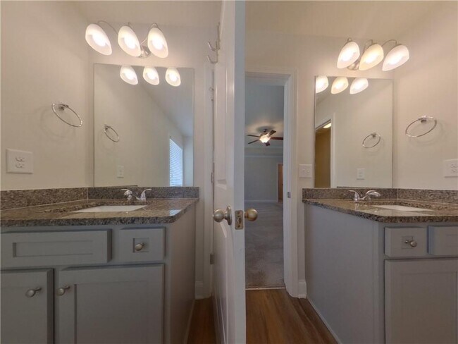 Building Photo - 4352 Bella View Dr