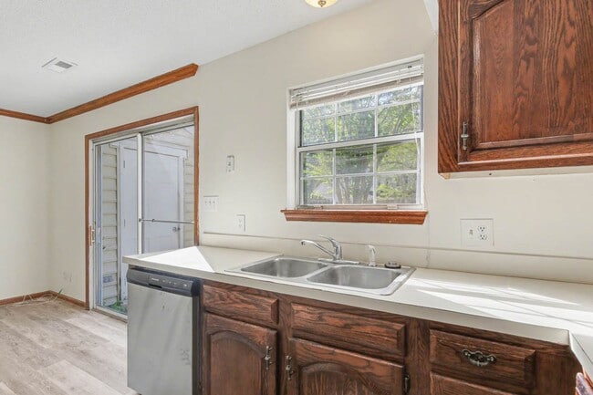 Building Photo - Updated 2BR Home Near Transit with Private Fenced Yard in Newport News