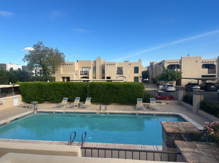 Building Photo - 5402 E Windsor Ave