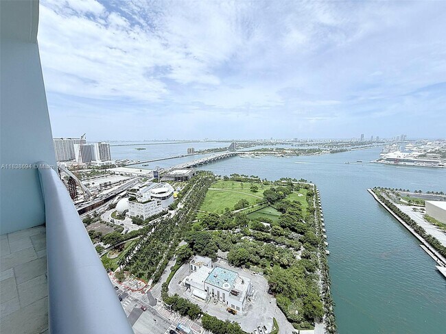 Building Photo - 900 Biscayne Blvd