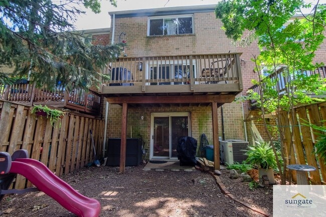 Building Photo - 12 Daria Ct