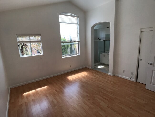 Building Photo - Del Mar Highlands adjacent : Spacious Upgr...